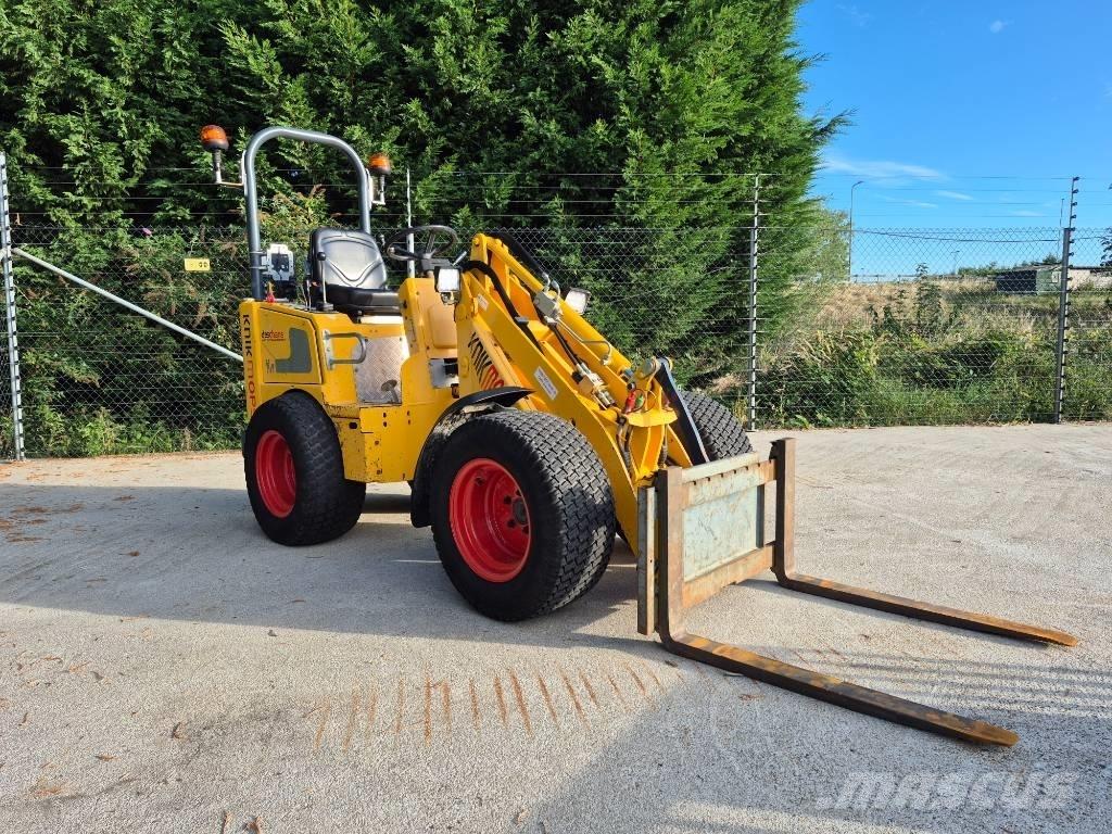 Knikmops KM 130 لوادر بعجل
