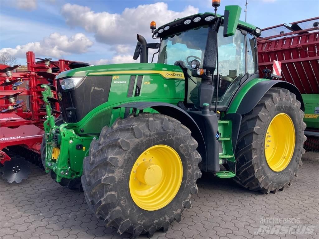 John Deere 6R250 الجرارات