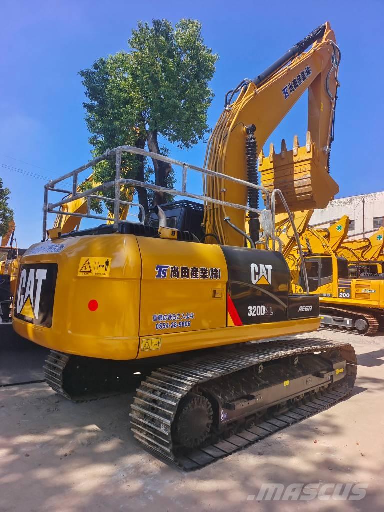 CAT 320 D2L حفارات زحافة