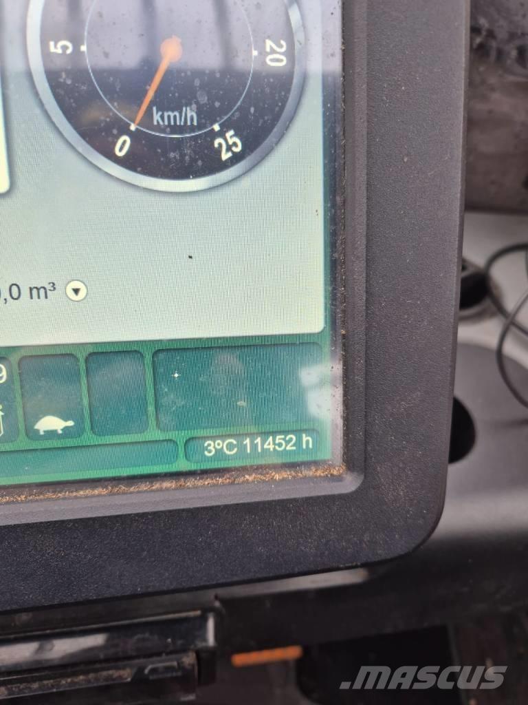 John Deere 1210 G شاحنات