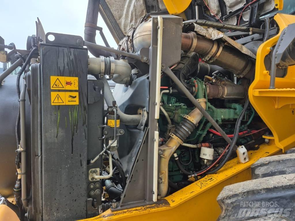 Volvo L90G لوادر بعجل
