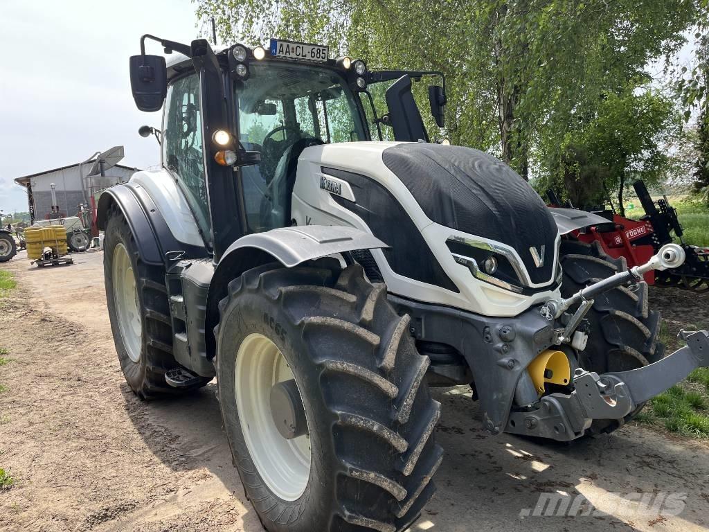 Valtra T 255 الجرارات