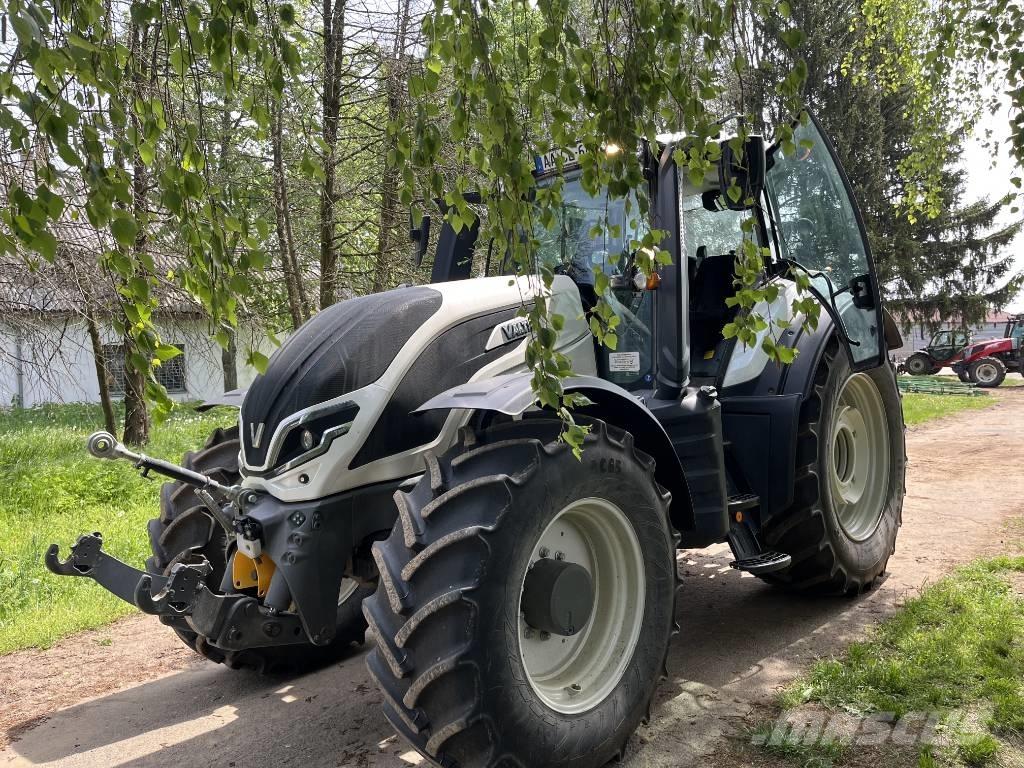 Valtra T 255 الجرارات