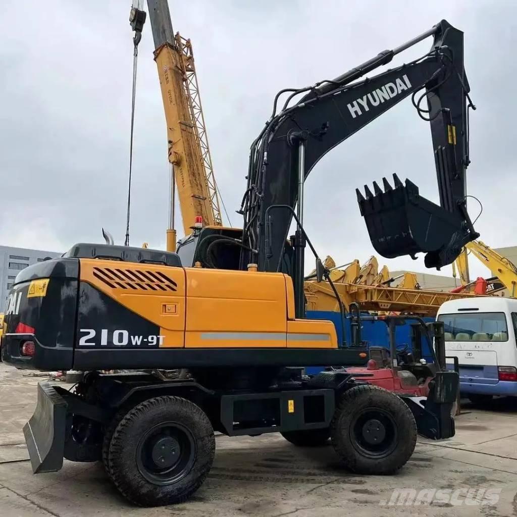 Hyundai R210W-9 حفارات بعجل