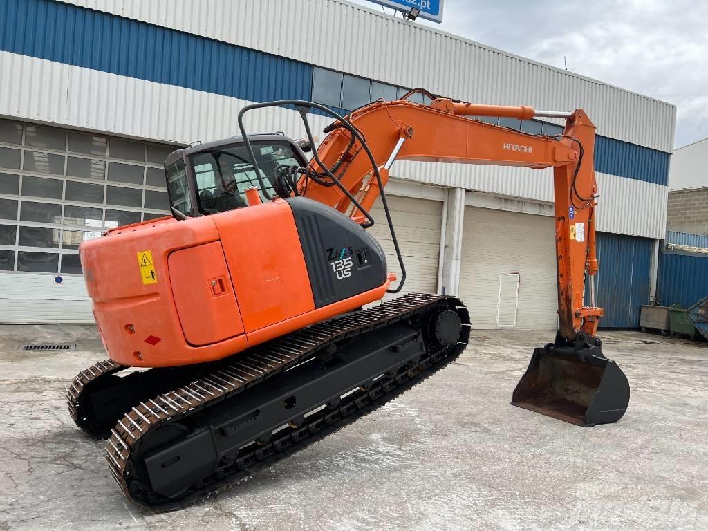 Hitachi ZX 135 US حفارات زحافة