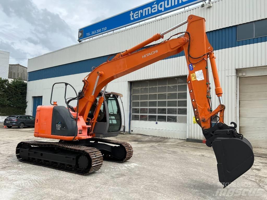 Hitachi ZX 135 US حفارات زحافة