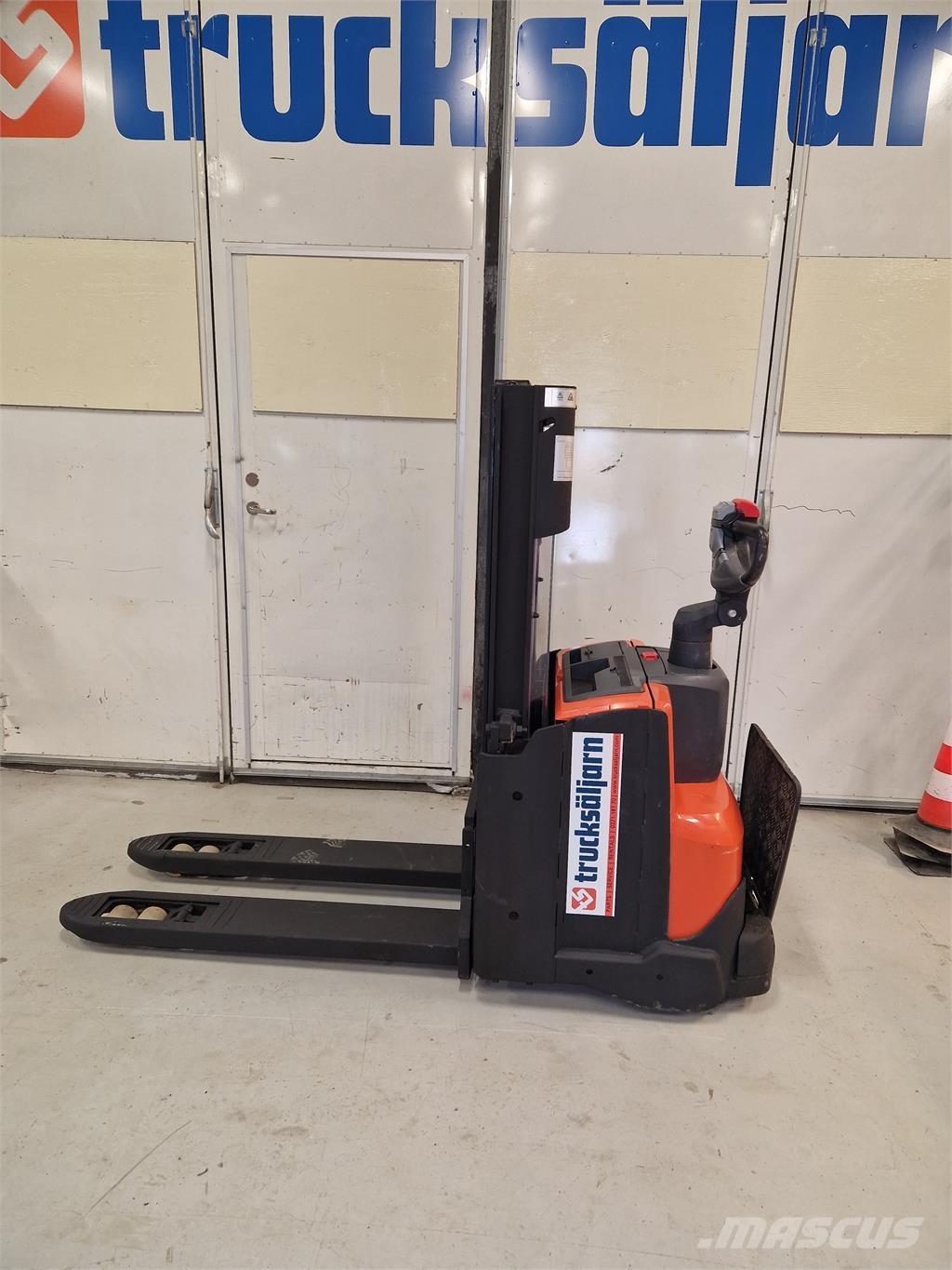 Toyota SWE200D شاحنات مناولة ذاتية الدفع