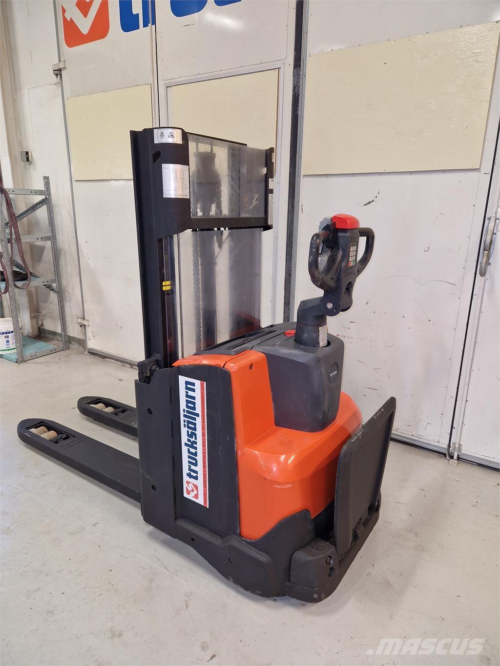 Toyota SWE200D شاحنات مناولة ذاتية الدفع