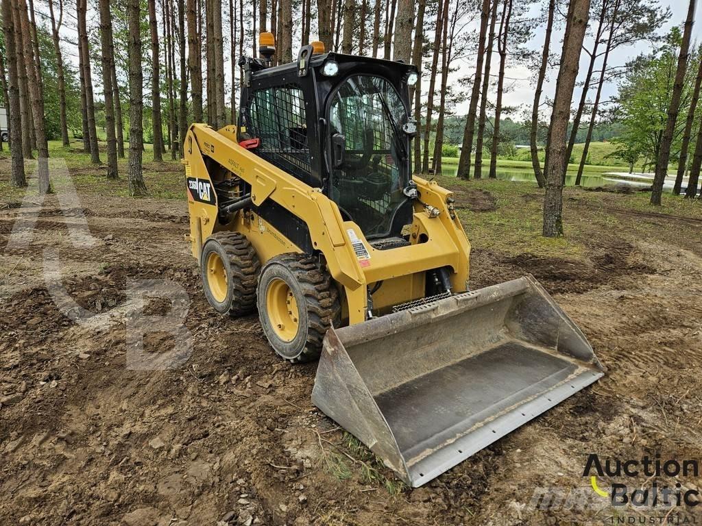 CAT 236 D لوادر انزلاقية التوجيه