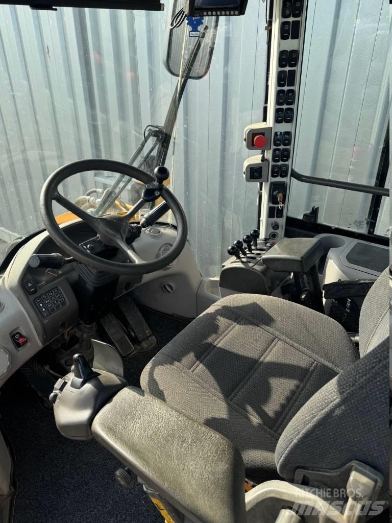 Volvo L 90 G لوادر بعجل