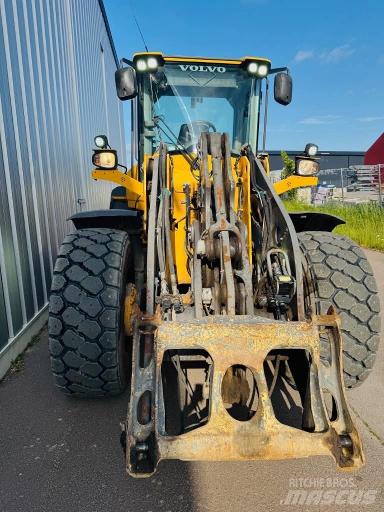 Volvo L 90 G لوادر بعجل