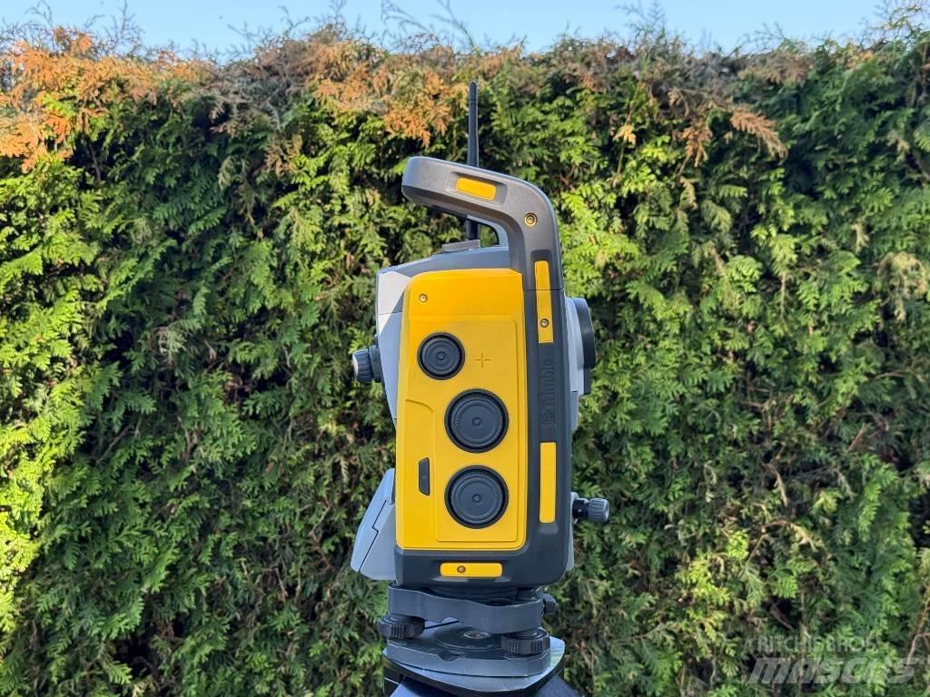 Trimble RTS573 الأدوات ومعدات الأتمتة والقياس