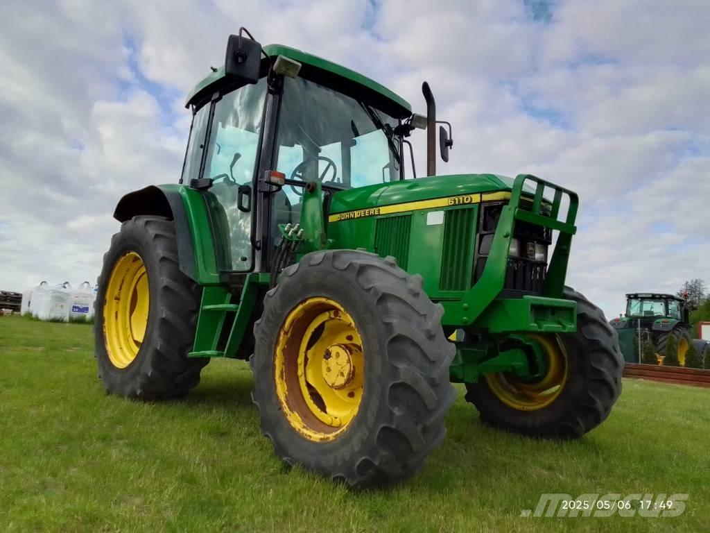 John Deere 6110 SE الجرارات