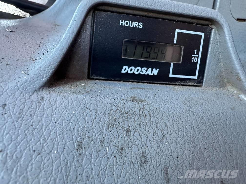 Doosan DX 170 W - 5 حفارات بعجل