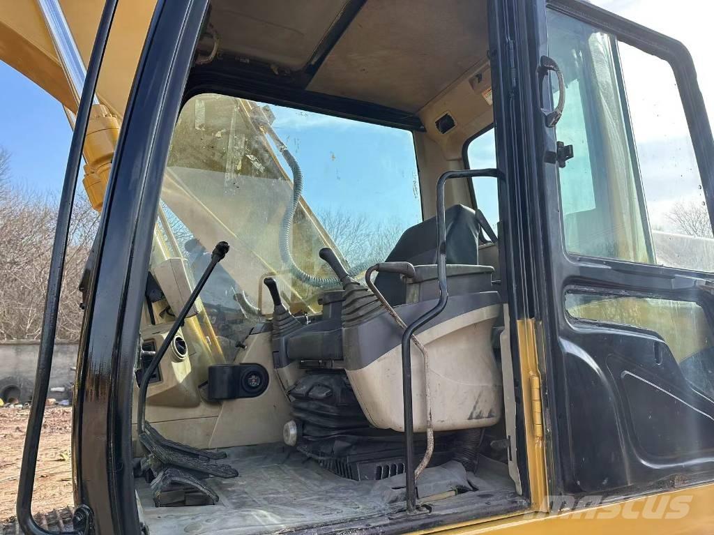 CAT 320 C L حفارات زحافة