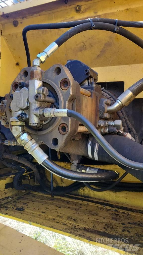 New Holland 335 حفارات زحافة