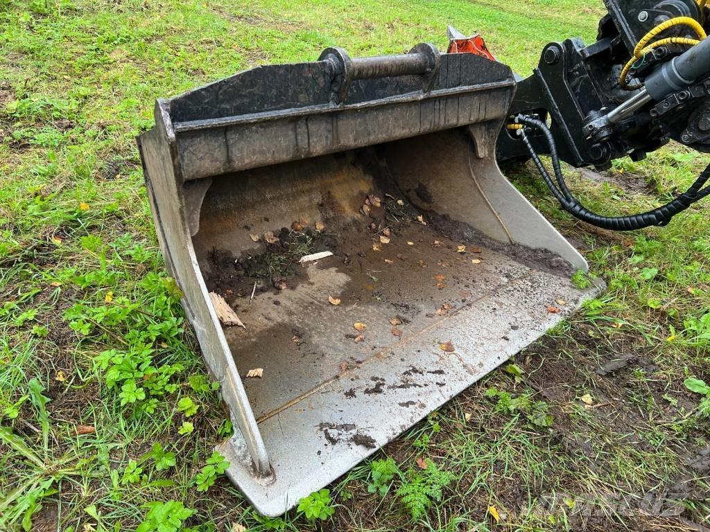 Komatsu PC138US-11 حفارات زحافة