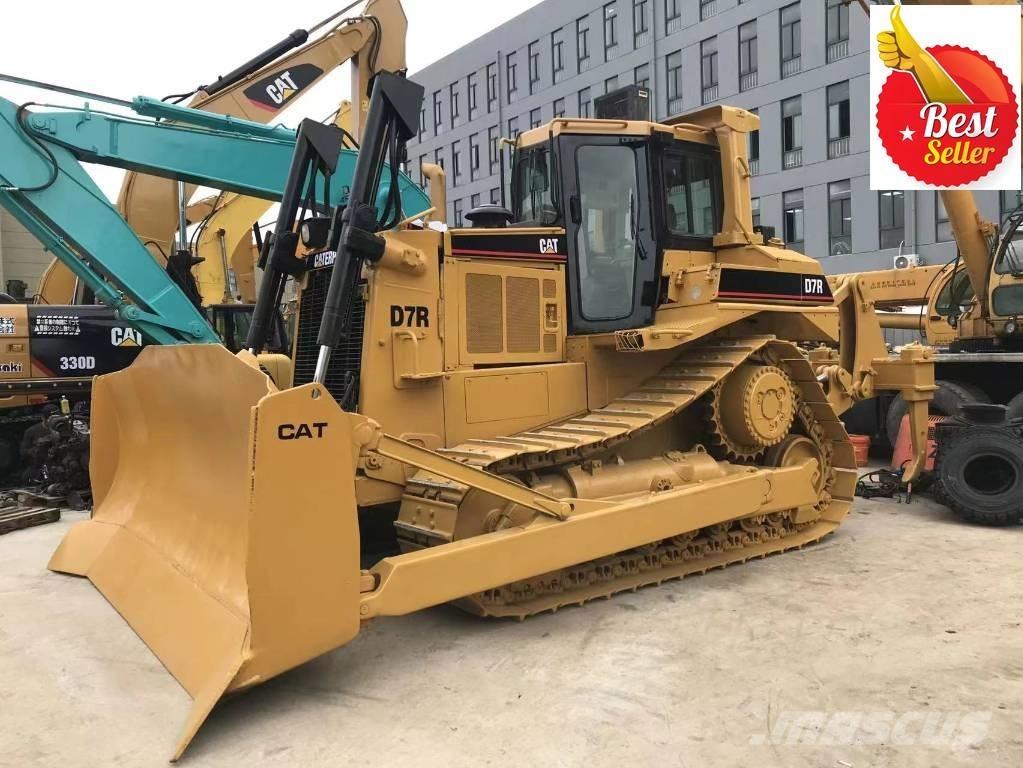 CAT D 7 R بلدوزرات مجنزرة