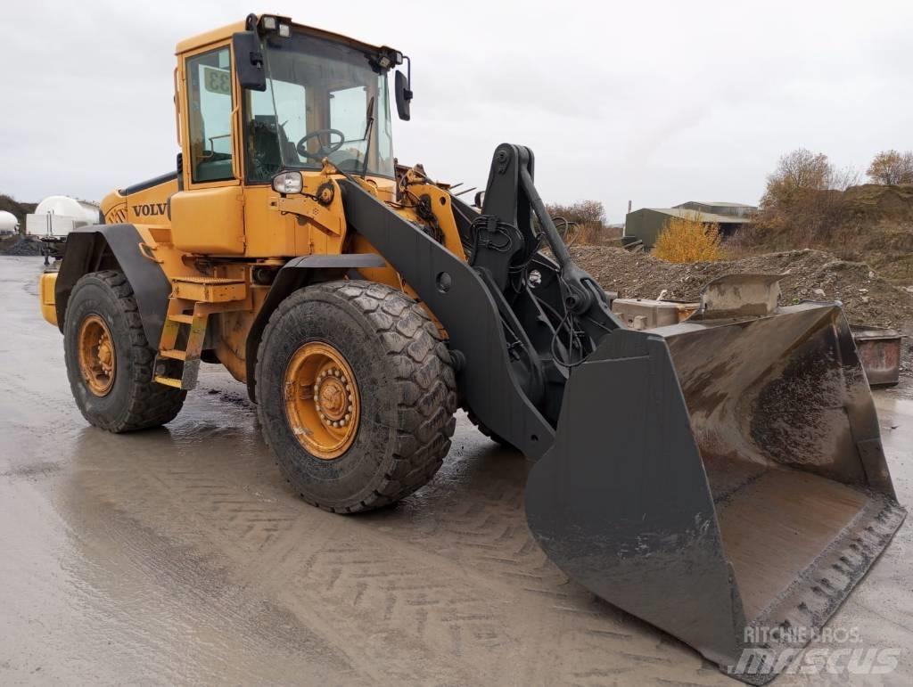 Volvo L 90 E لوادر بعجل