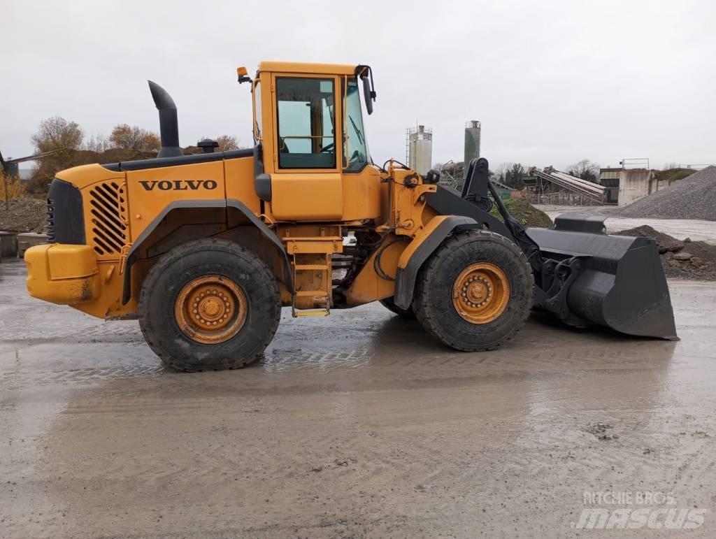 Volvo L 90 E لوادر بعجل