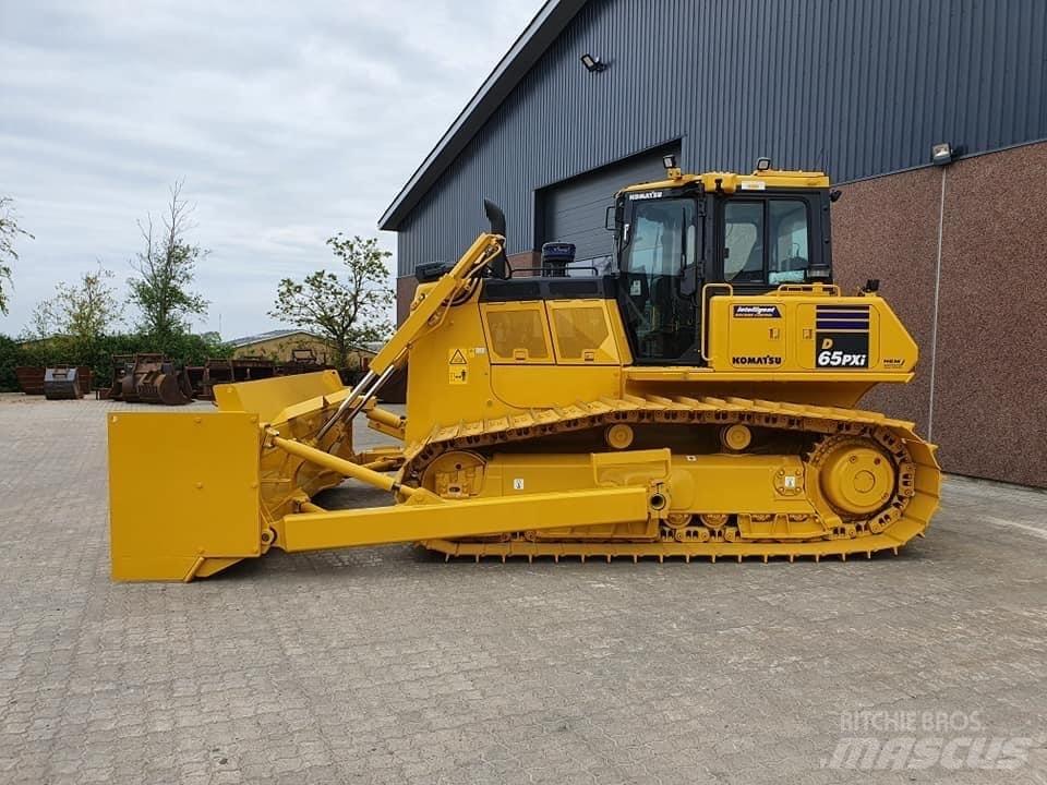 Komatsu D 65 PX-17 بلدوزرات مجنزرة