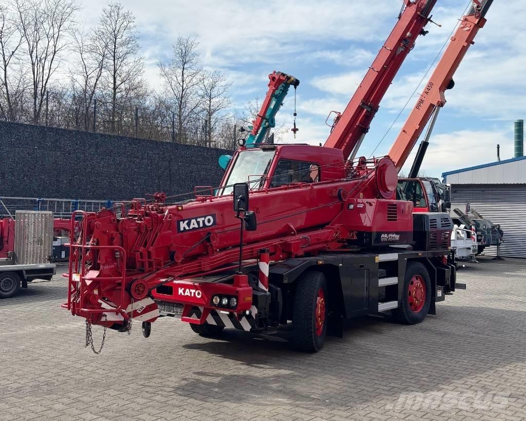Kato CR-130Rf رافعات الطرق الوعرة
