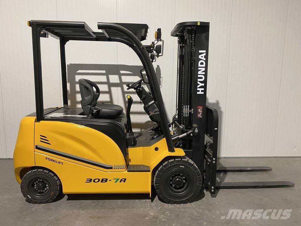 Hyundai 30B-7A شاحنات ذات رافعات شوكية تعمل بالكهرباء