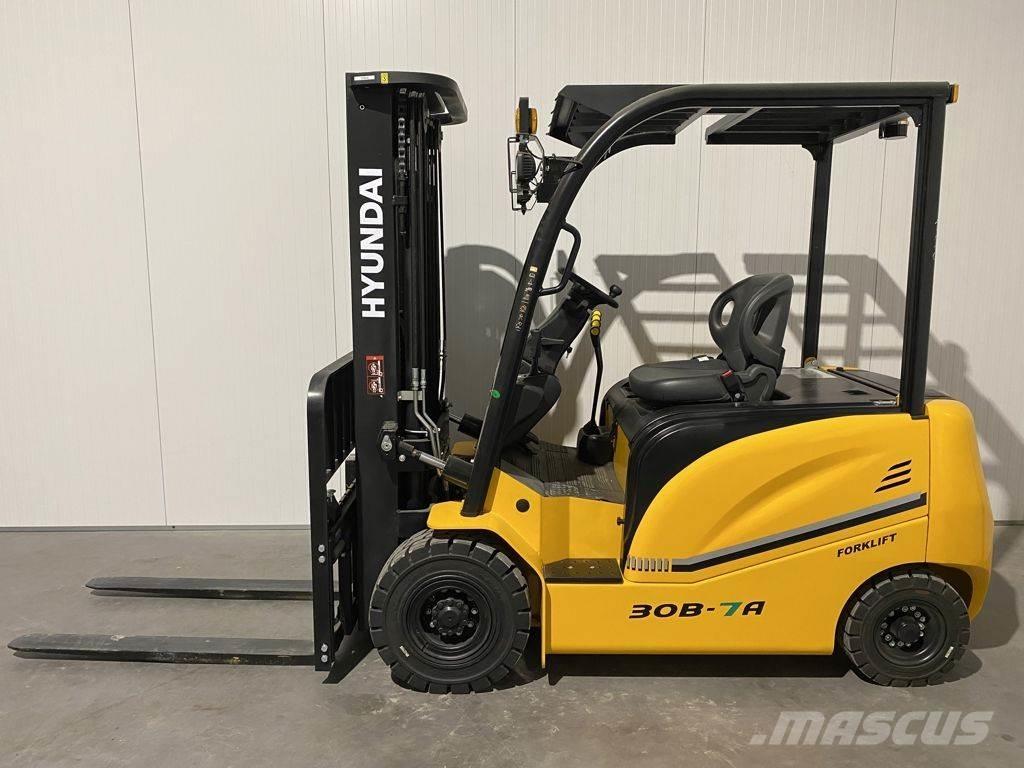 Hyundai 30B-7A شاحنات ذات رافعات شوكية تعمل بالكهرباء