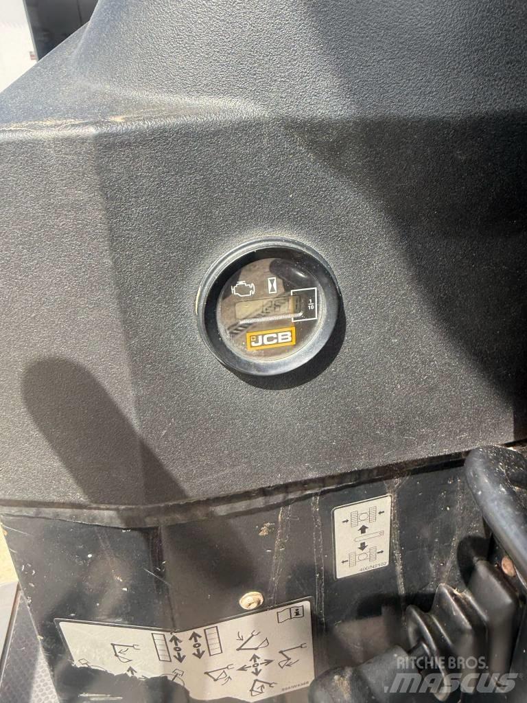 JCB 16C-1, 1700Kg حفارات صغيرة أقل من 7 طن (حفارات صغيرة)