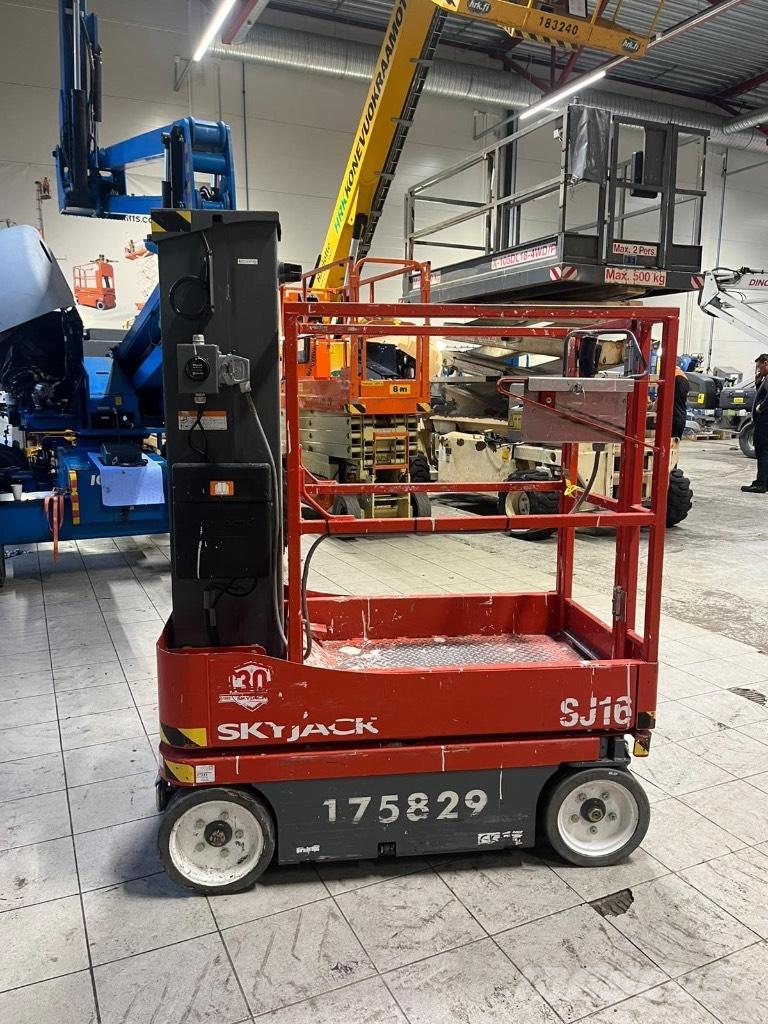 SkyJack SJ 16 رافعات مقصية الشكل
