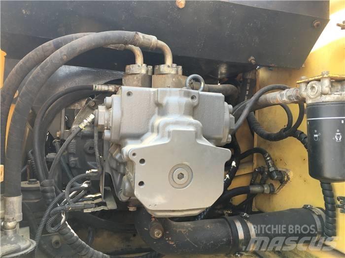 Komatsu PC 200-7 حفارات زحافة