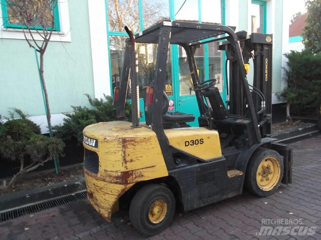 Daewoo D30S3 V-2372 شاحنات الديزل
