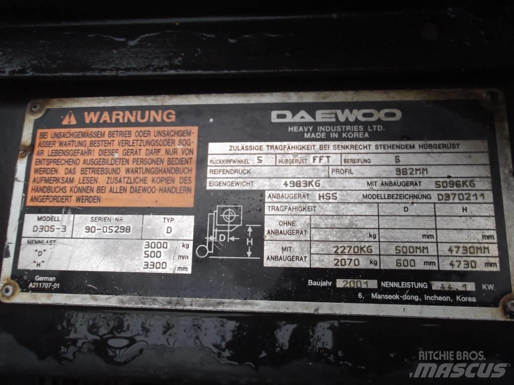 Daewoo D30S3 V-2372 شاحنات الديزل