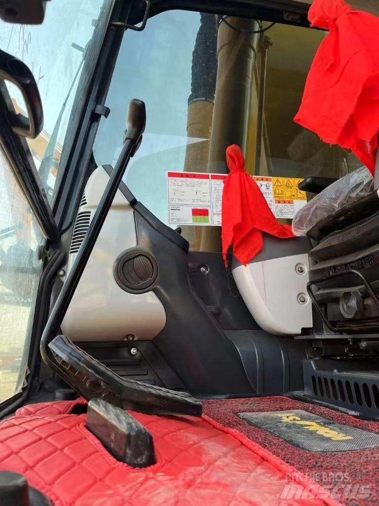 Komatsu 240 LC-8 حفارات زحافة