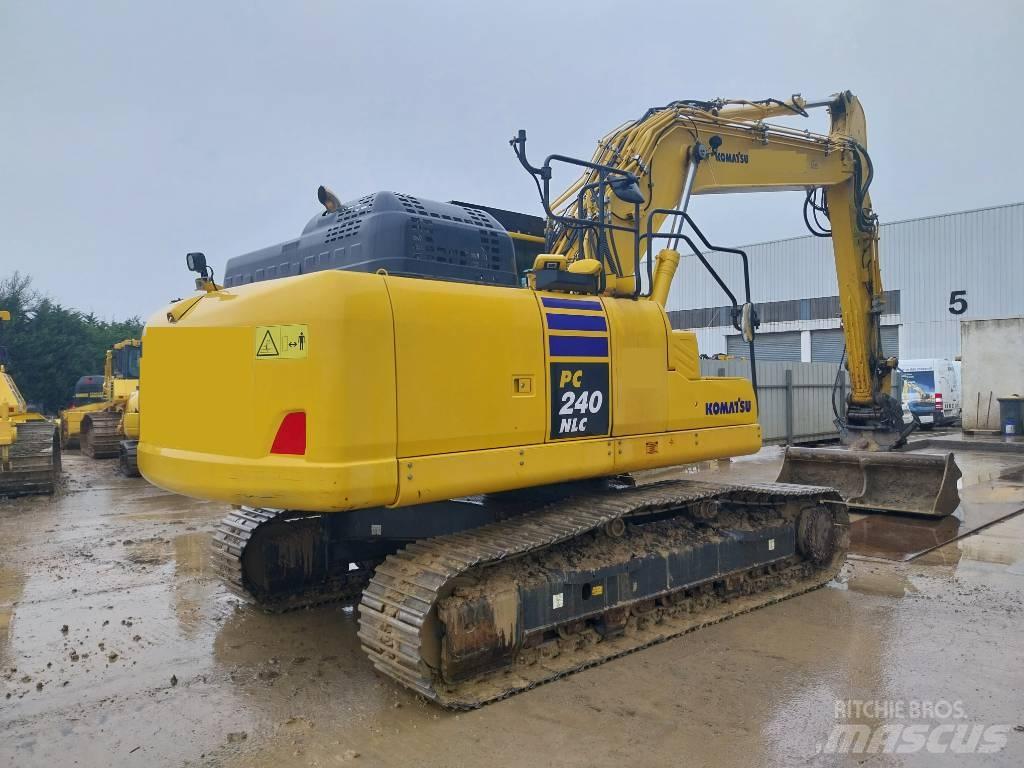 Komatsu PC240NLC-11 حفارات زحافة
