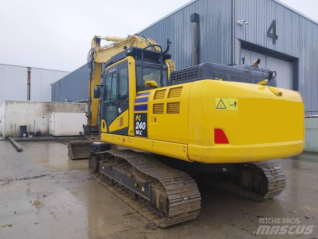 Komatsu PC240NLC-11 حفارات زحافة