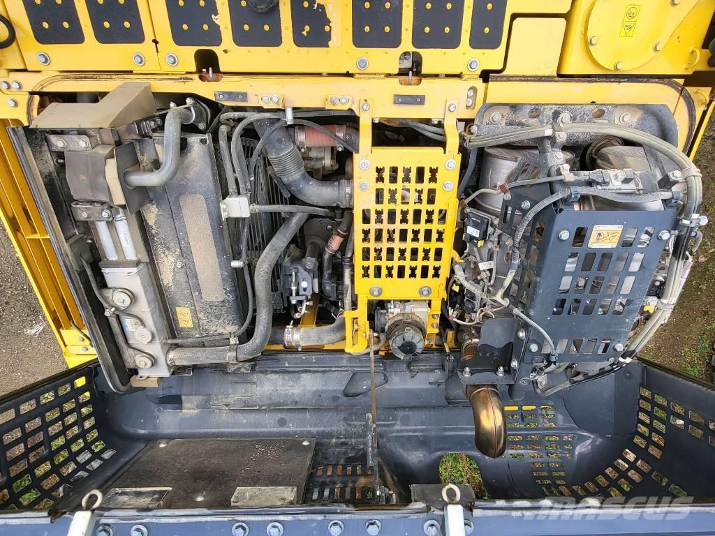 Komatsu PC240NLC-11 حفارات زحافة
