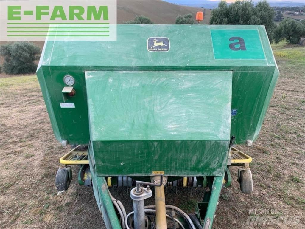 John Deere 690 محزمات مربعة