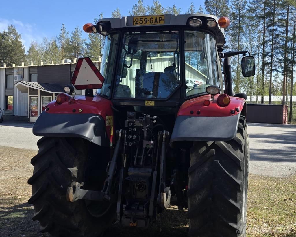 Massey Ferguson 5613 الجرارات