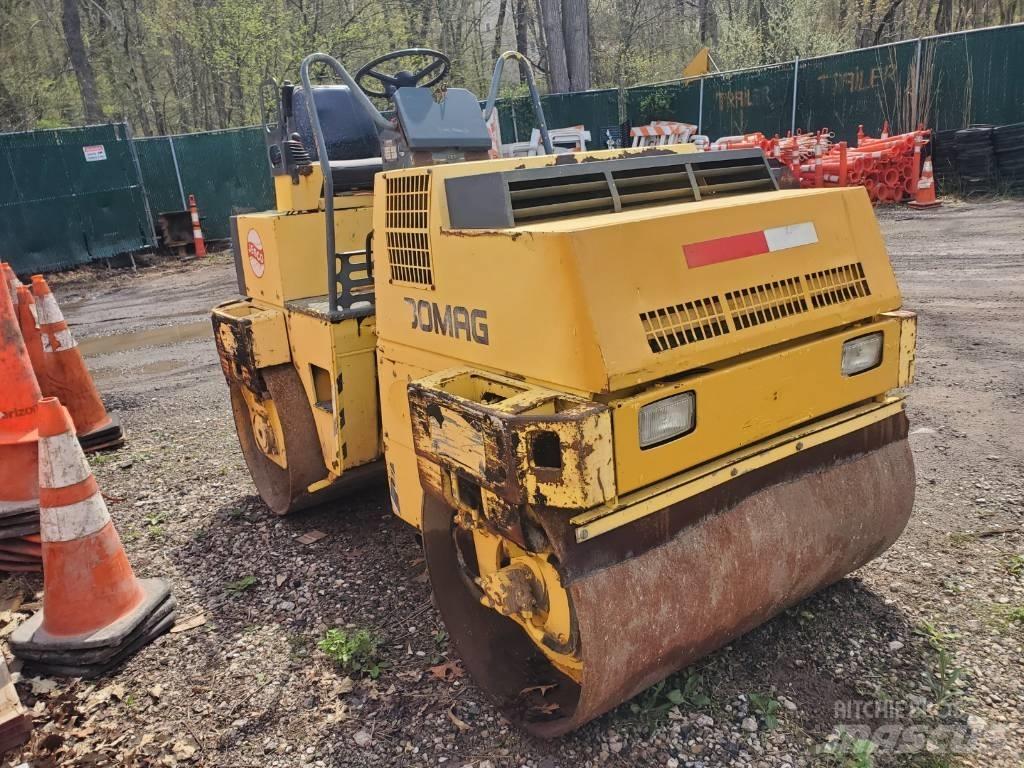 Bomag BW121 AD-2 مداحل ثنائية الاسطوانة