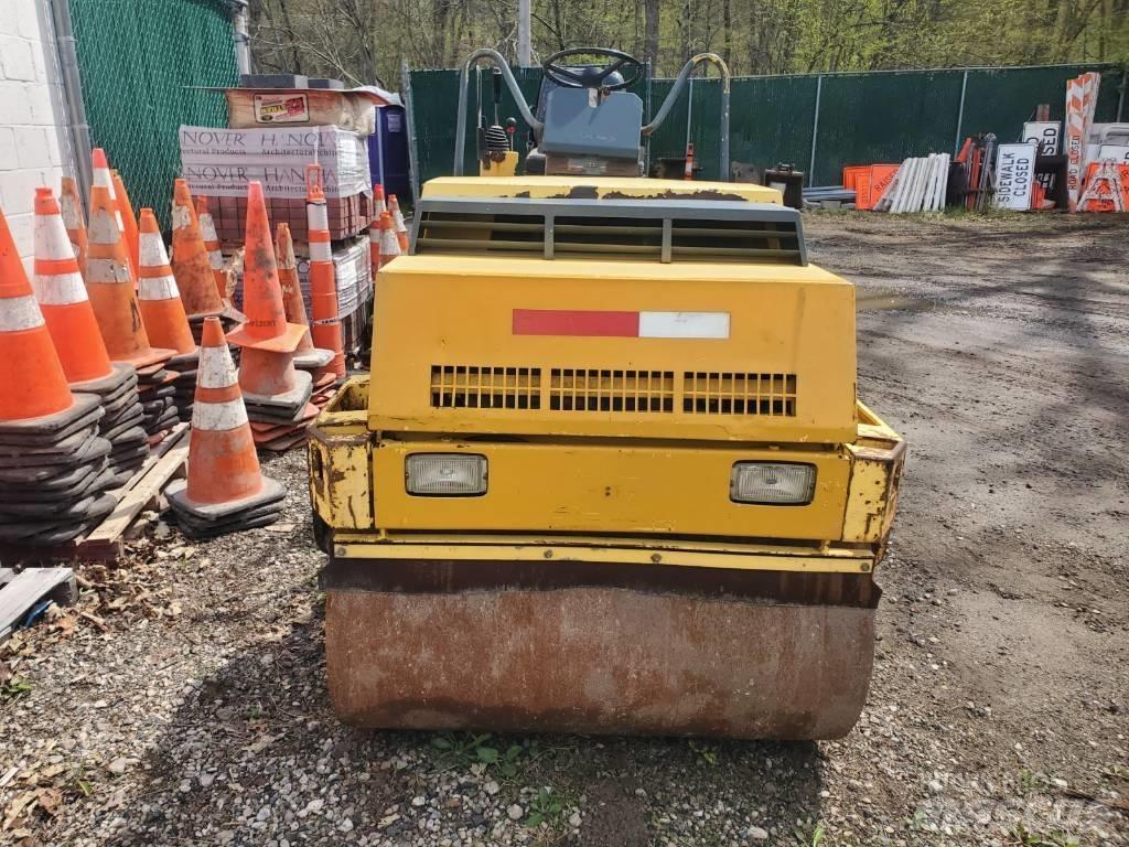 Bomag BW121 AD-2 مداحل ثنائية الاسطوانة