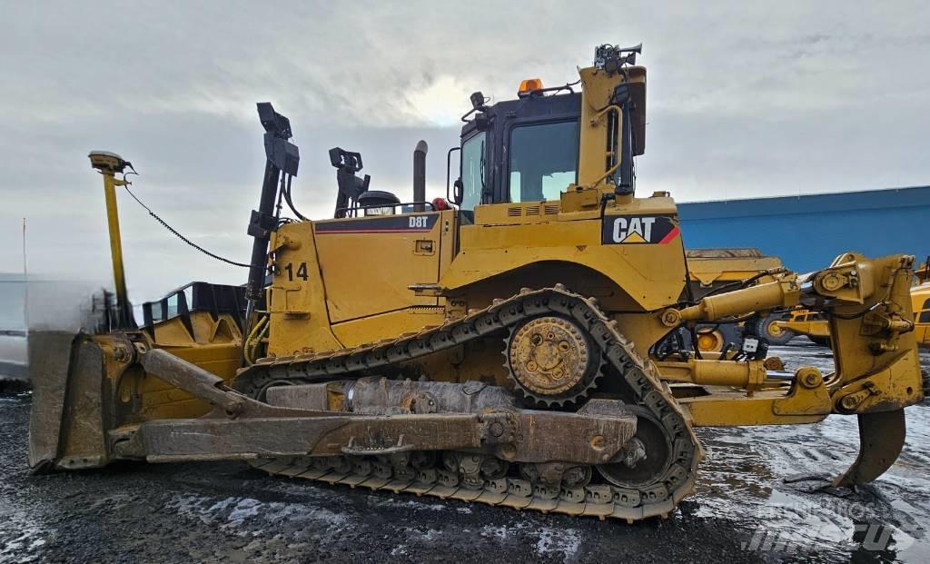 CAT D 8 T بلدوزرات مجنزرة