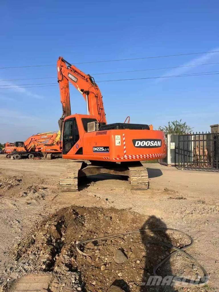 Doosan DH 225 LC-9 حفارات زحافة