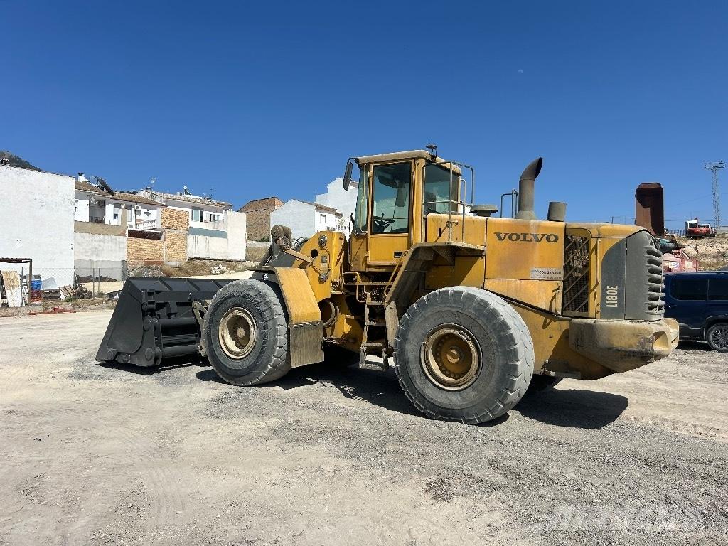 Volvo L 180 E لوادر بعجل