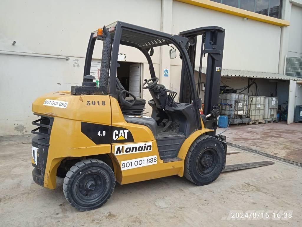 CAT DP 40 شاحنات الديزل