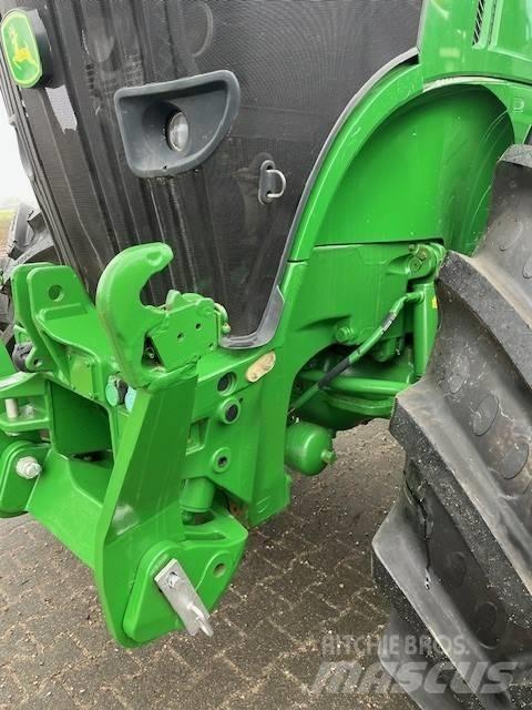 John Deere 7230 R الجرارات
