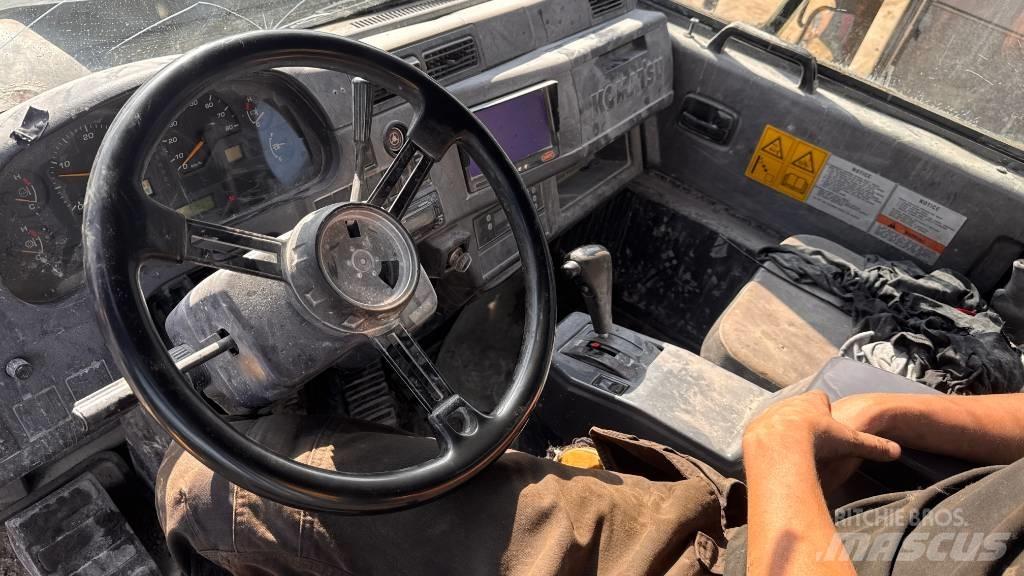 Komatsu HM 400-2 ساحبات مفصلية