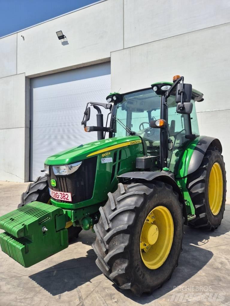 John Deere 5100 R الجرارات