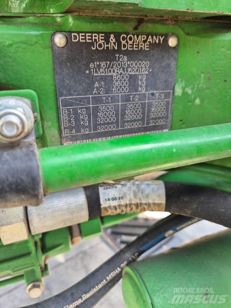 John Deere 5100 R الجرارات
