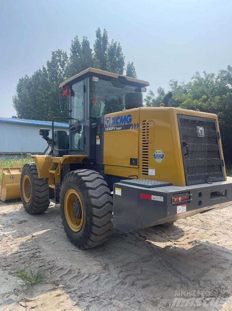 XCMG LW 300 FV لوادر بعجل